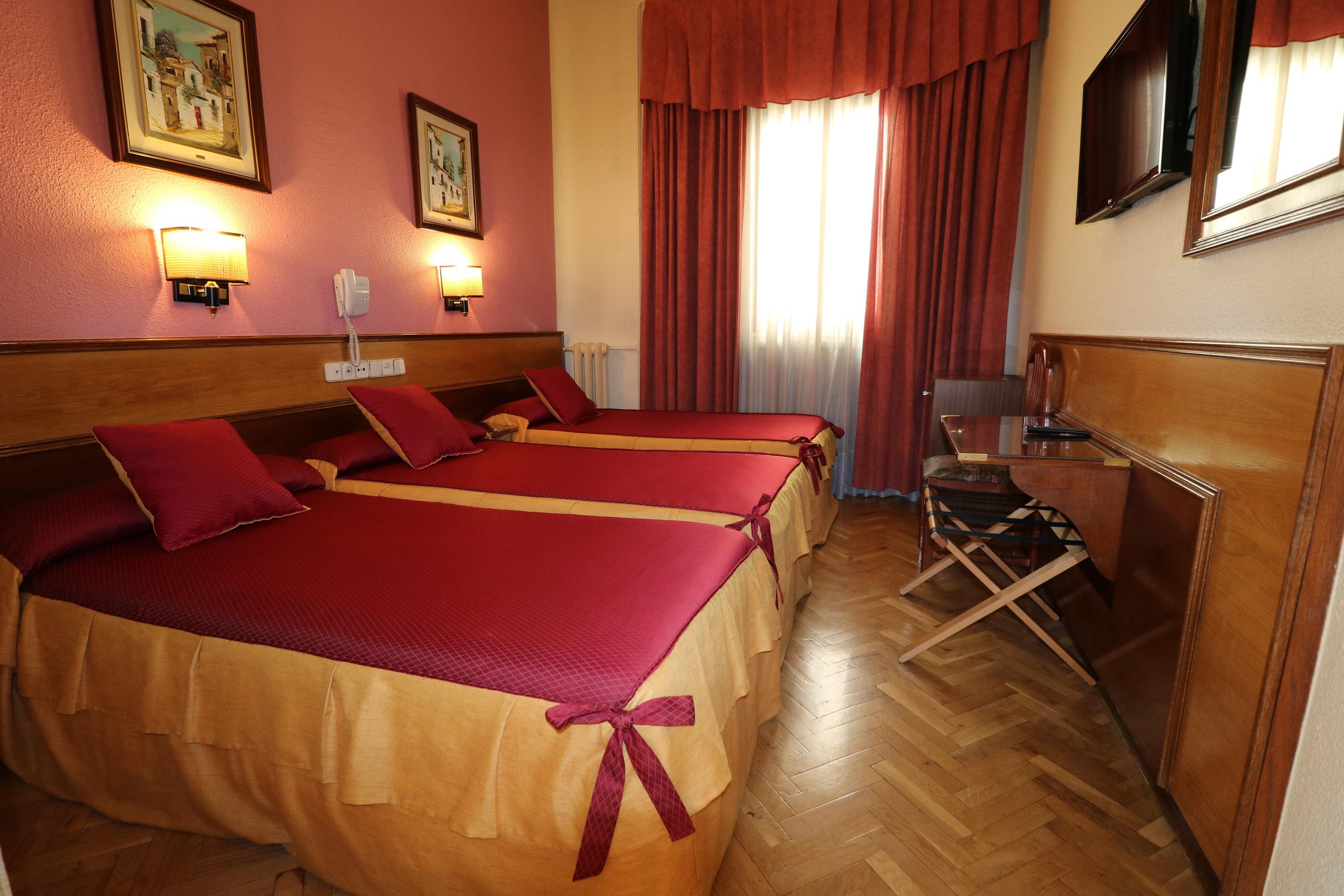 Hostal Hispano - Argentino Gran Via Madrid Exterior photo