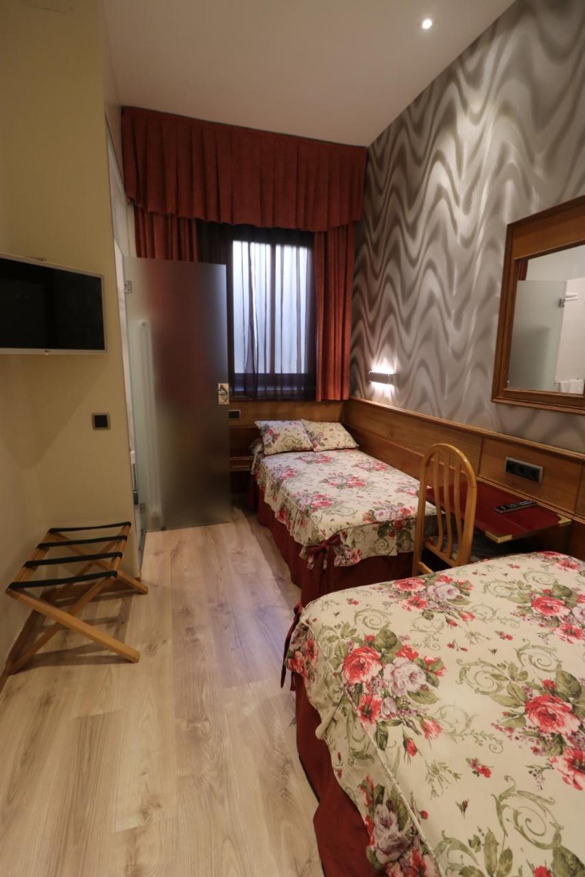 Hostal Hispano - Argentino Gran Via Madrid Exterior photo
