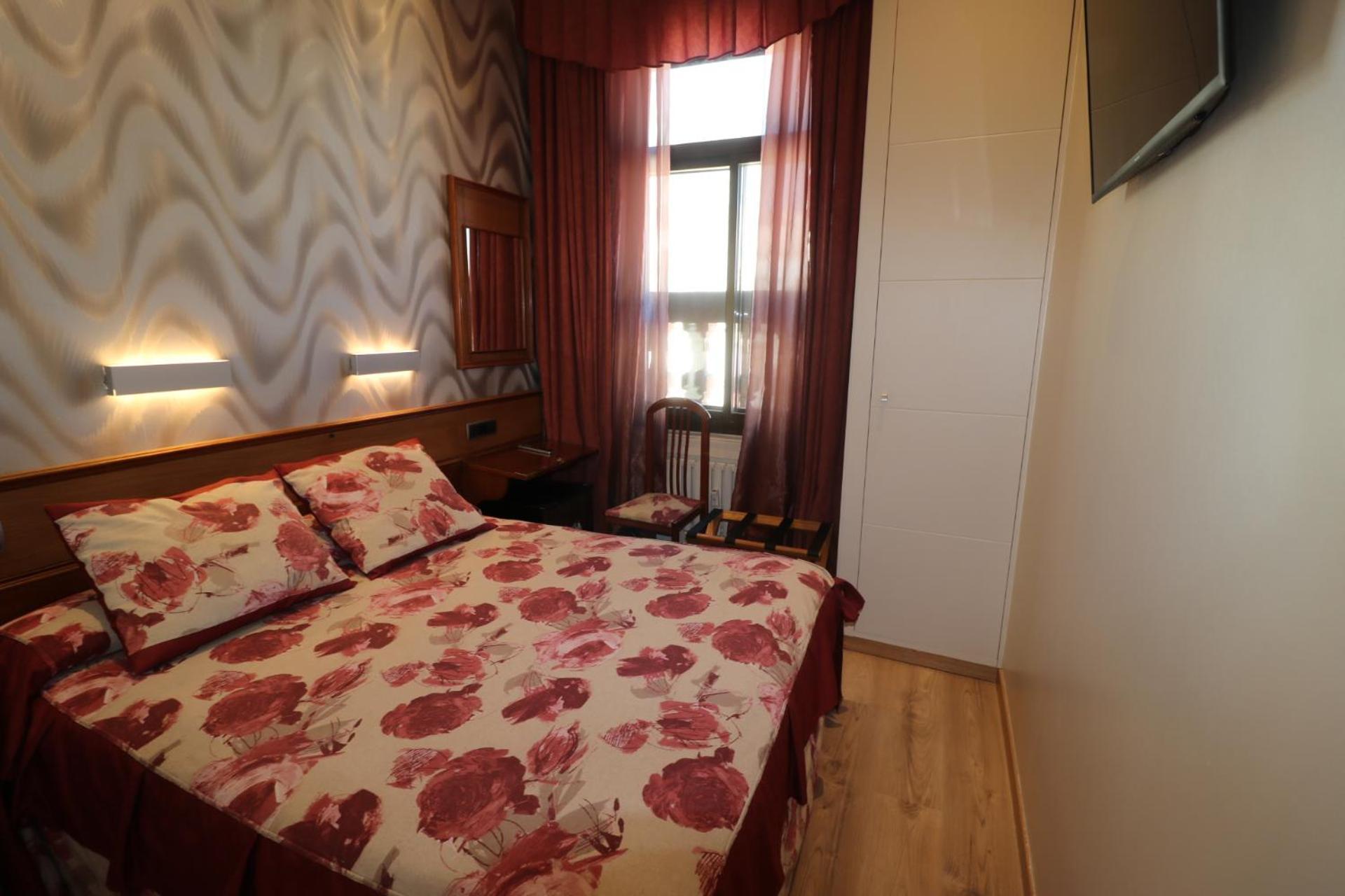 Hostal Hispano - Argentino Gran Via Madrid Exterior photo