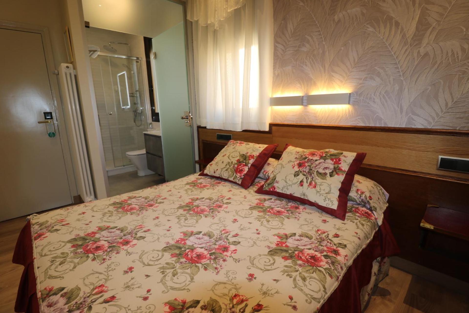 Hostal Hispano - Argentino Gran Via Madrid Exterior photo