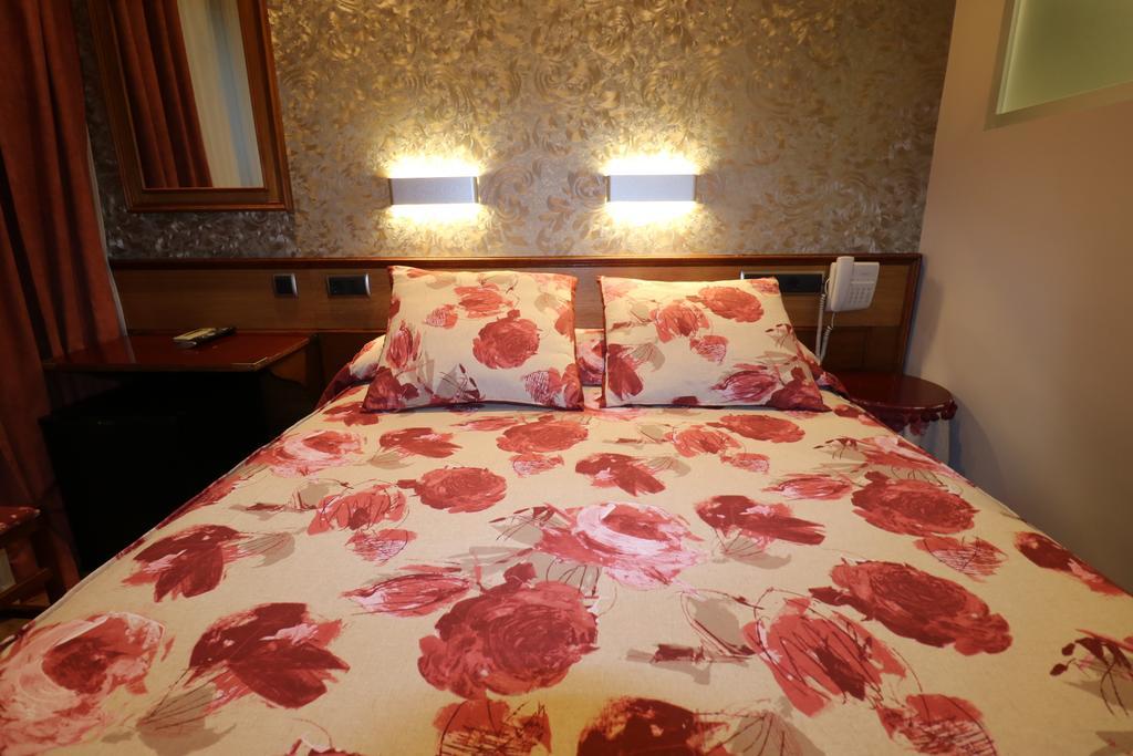 Hostal Hispano - Argentino Gran Via Madrid Exterior photo