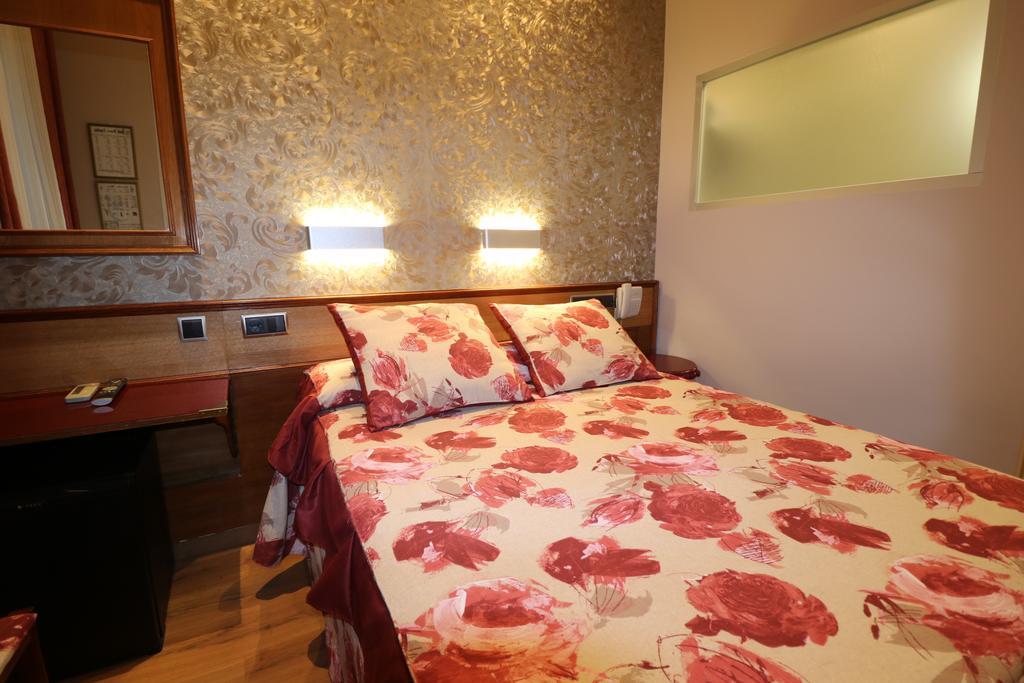 Hostal Hispano - Argentino Gran Via Madrid Exterior photo